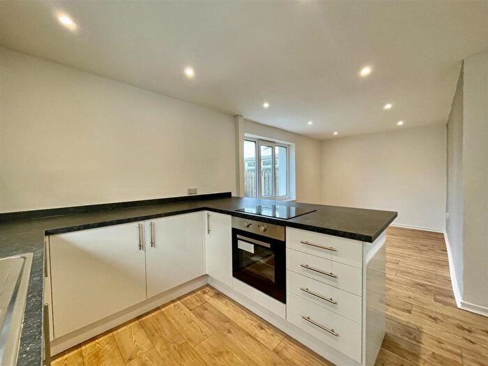 3 Bedroom Semi-Detached House To Rent In Queens Drive, Shafton, Barnsley, S72