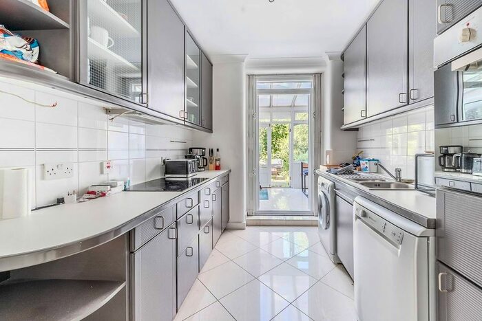 1 Bedroom Flat To Rent In Walton Street, Chelsea, London, SW3