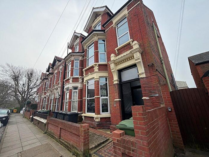 1 Bedroom Flat To Rent In Wimbledon Park Road, Southsea, Hampshire, PO5