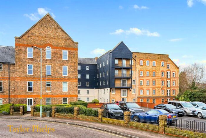2 Bedroom Apartment To Rent In Millacres, Ware, SG12