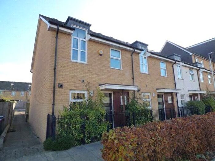 3 Bedroom End Of Terrace House To Rent In Whale Avenue, Reading, Berkshire, RG2