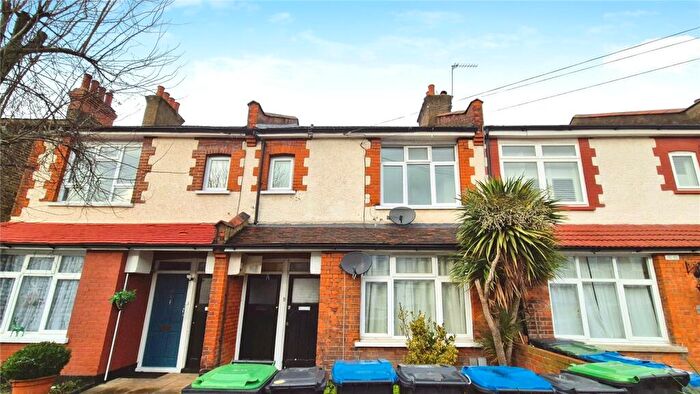 2 Bedroom Maisonette For Sale In Greenside Road, Croydon, CR0
