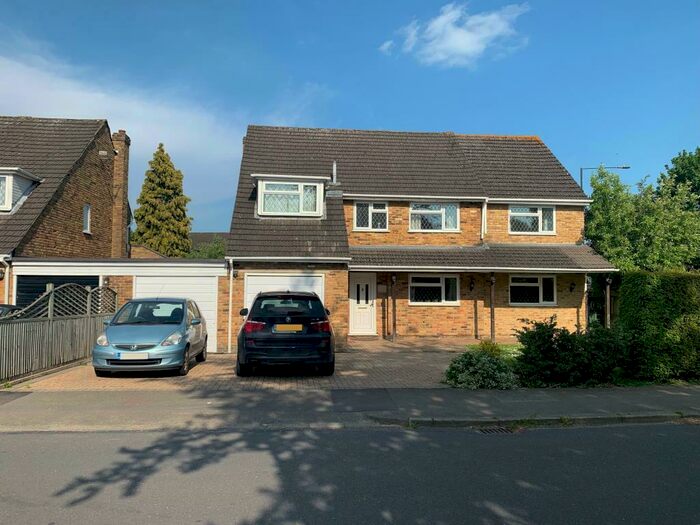 6 Bedroom Detached House To Rent In Maidenhead, Berkshire, SL6