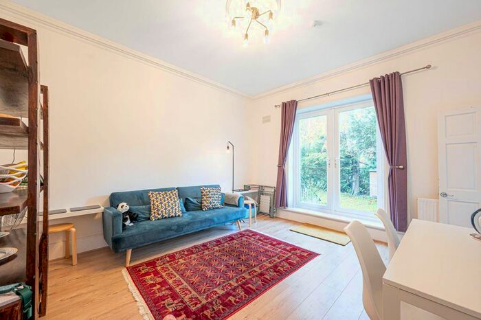 2 Bedroom Flat To Rent In Gloucester Road, High Barnet, Barnet, EN5
