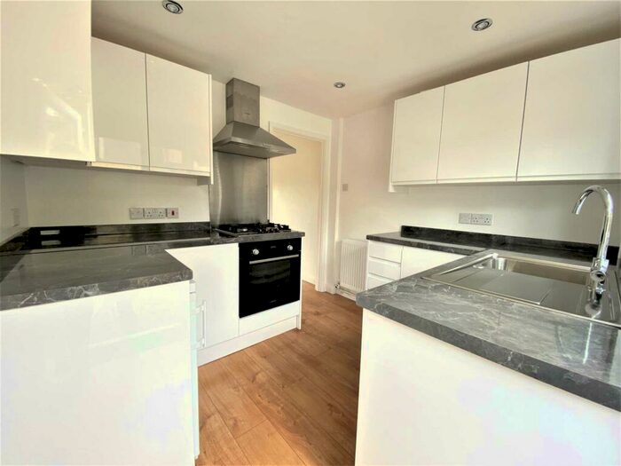 2 Bedroom Bungalow To Rent In Park Avenue, Totternhoe, LU6