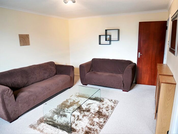 2 Bedroom Maisonette To Rent In Otterburn Gardens, Isleworth, TW7