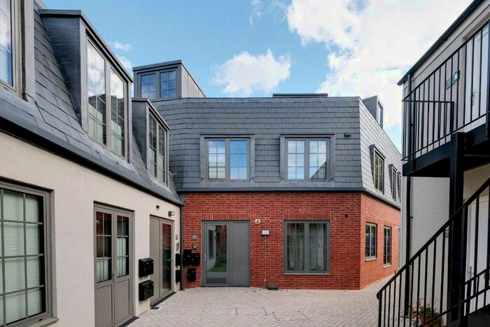 2 Bedroom Flat To Rent In Dukes Mews, London, N10