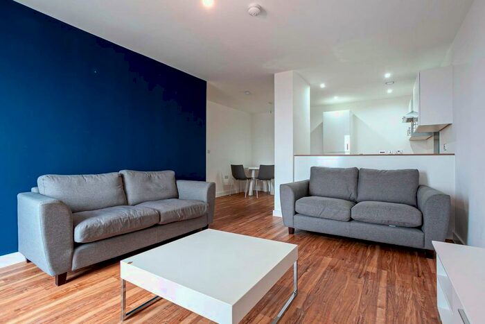 3 Bedroom Flat To Rent In Michigan Avenue, Salford, Greater Manchester, M50