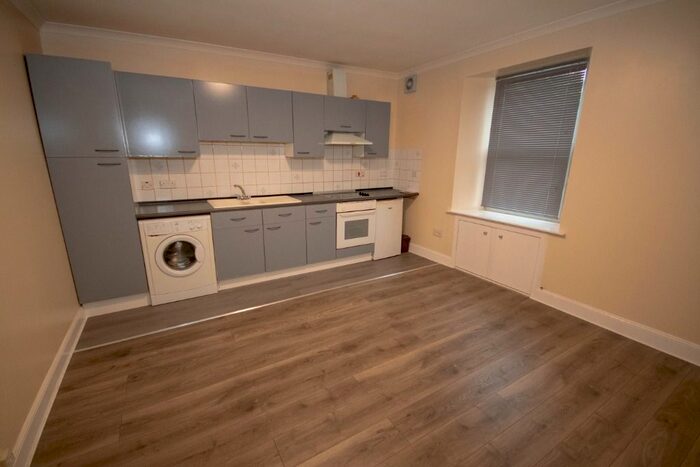 1 Bedroom Flat To Rent In Shorehead, Newburgh, KY14