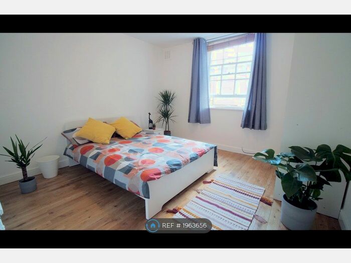 3 Bedroom Maisonette To Rent In Brixton Road, London, SW9