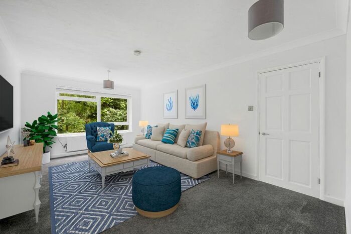 2 Bedroom Flat To Rent In Hillside Road, Whyteleafe, Surrey, CR3