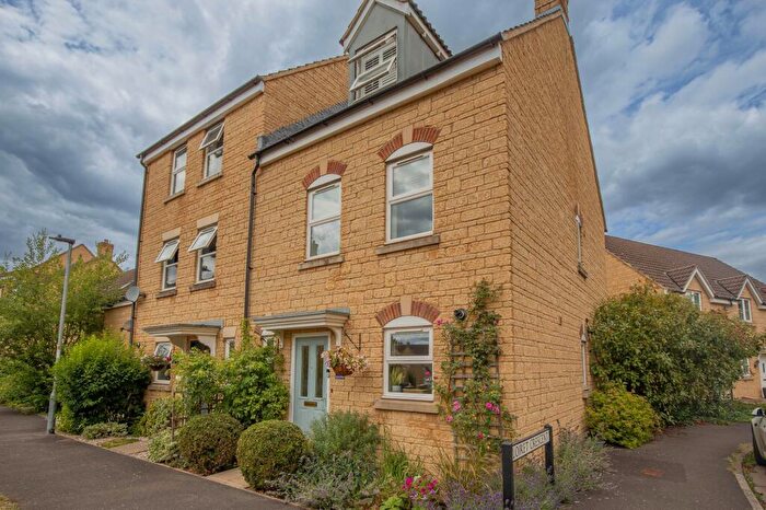 3 Bedroom End Of Terrace House For Sale In Avenue De Gien, Malmesbury, SN16