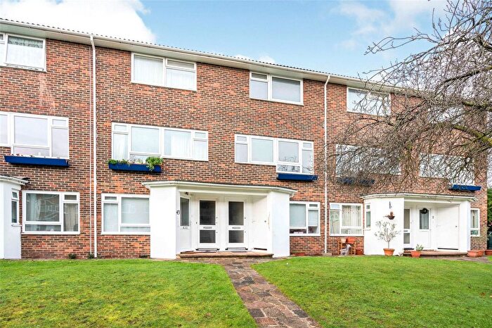 2 Bedroom Maisonette For Sale In Cadogan Court, Sutton, SM2