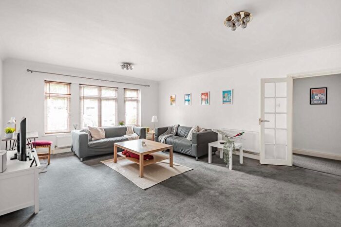 2 Bedroom Apartment To Rent In Myrtleside Close, Northwood, HA6