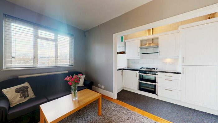 3 Bedroom Flat To Rent In Coronation Court, Brewster Gardens, North Kensington, W10