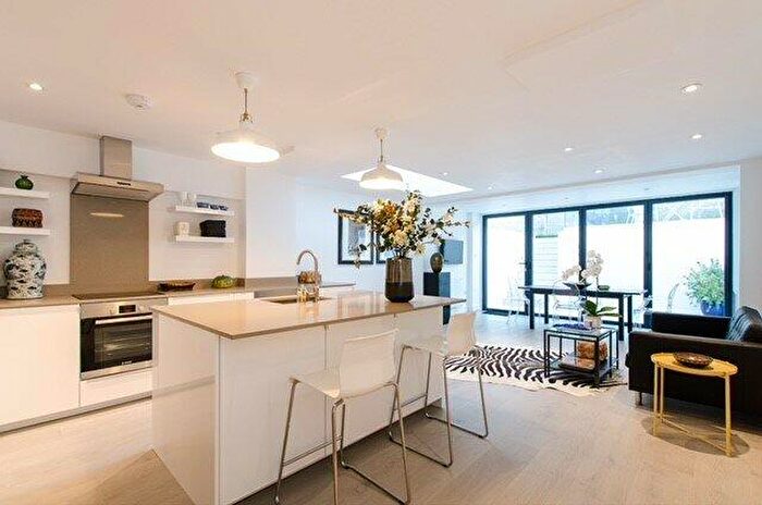 2 Bedroom Flat To Rent In Ifield Road, London, SW10