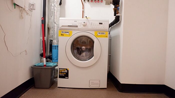 1 Bedroom Flat To Rent In Rathbone Market, Barking Road, London, E16