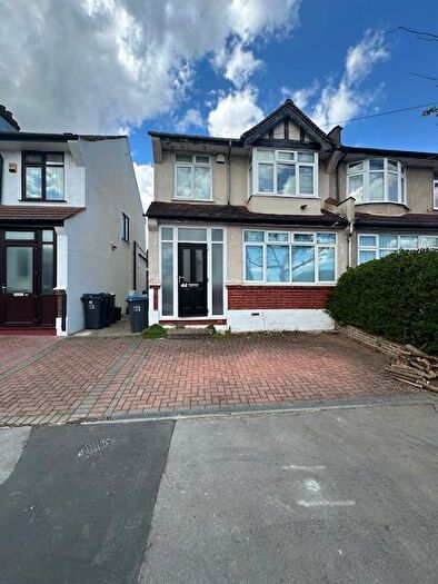 3 Bedroom End Of Terrace House To Rent In Lynwood Gardens, Croydon, CR0