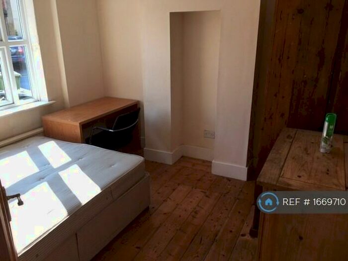 4 Bedroom Semi-Detached House To Rent In Manor Road, Guildford, GU2