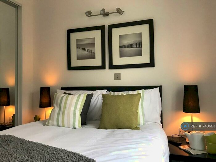 2 Bedroom Flat To Rent In Sovereign Heights, Slough, SL3