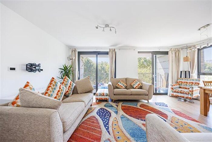 3 Bedroom Duplex To Rent In Kingfisher Heights, E16