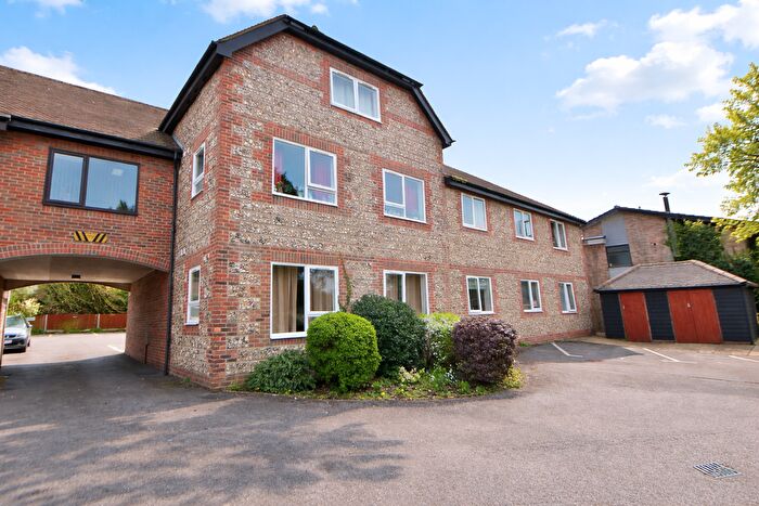 1 Bedroom Flat For Sale In South Lane, Clanfield, Waterlooville, PO8