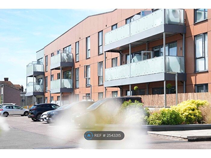 2 Bedroom Flat To Rent In Summit House, West Wickham, BR4