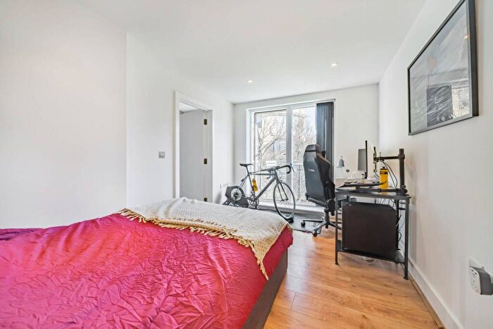 2 Bedroom Flat To Rent In Caspian Wharf, Bow, London, E3