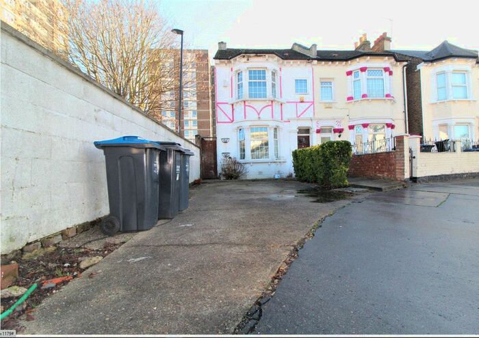 5 Bedroom Semi-Detached House To Rent In Cotford Road, Thornton Heath, CR7