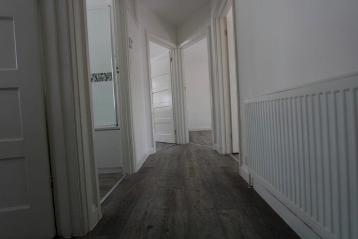 2 Bedroom Flat To Rent In Barrow Road, Streatham, SW16