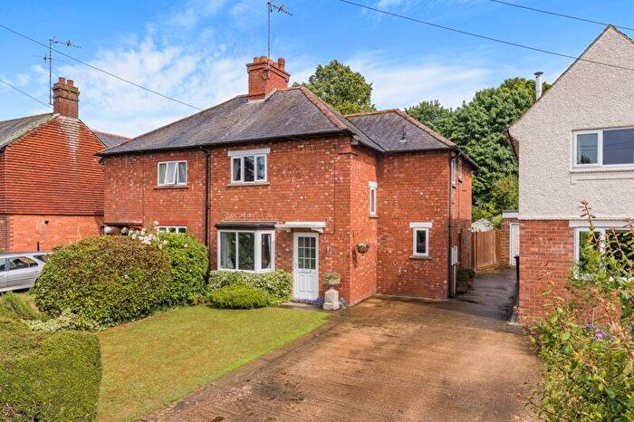 3 Bedroom Semi Detached House For Sale In Bloxham Road, Banbury, OX16