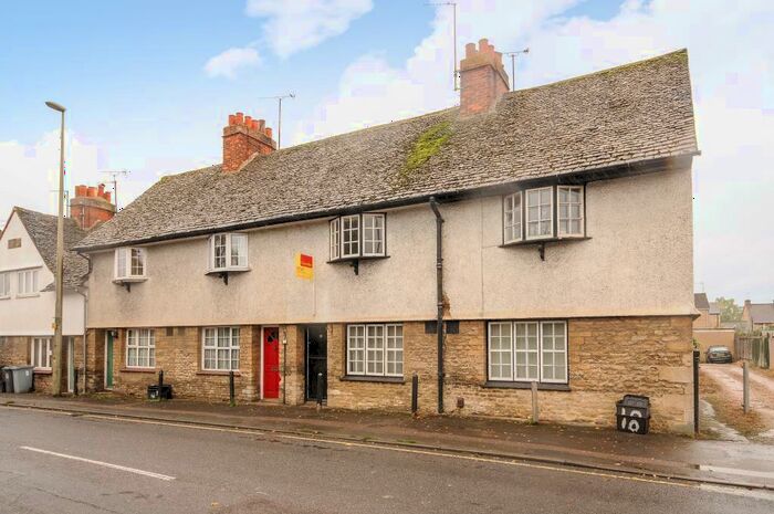 3 Bedroom Cottage To Rent In Mill Street, Witney, OX28