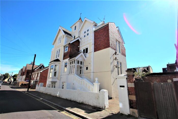 2 Bedroom Flat To Rent In Elphinstone Road, Southsea, PO5