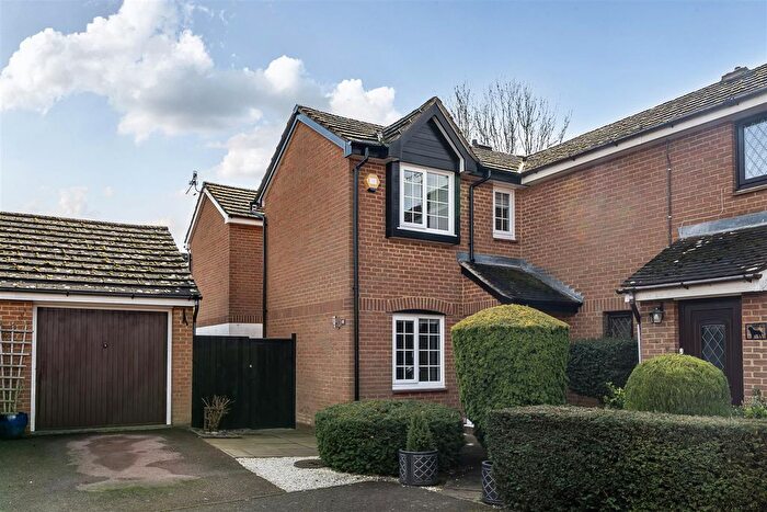 2 Bedroom Property For Sale In Yew Tree Drive, Bovingdon, Hemel Hempstead, HP3