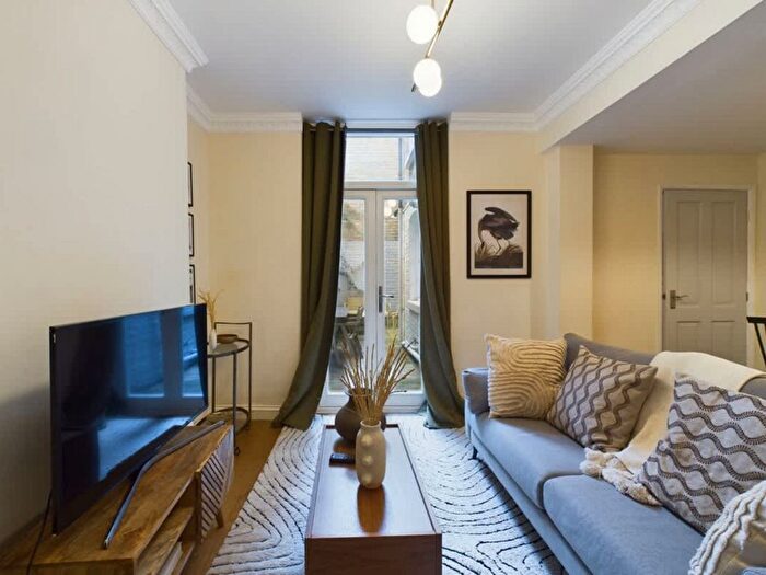 1 Bedroom Flat To Rent In Moreton Place, London, SW1V