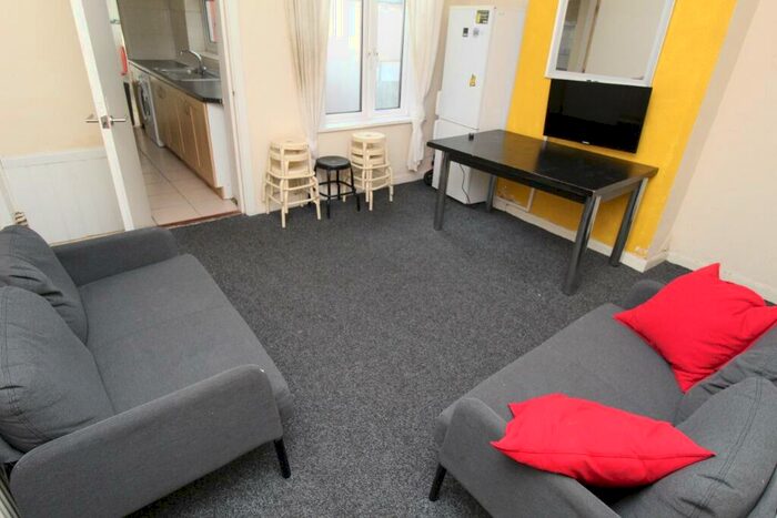 5 Bedroom Semi-Detached House To Rent In Montpelier Road, Dunkirk, Nottingham, NG7