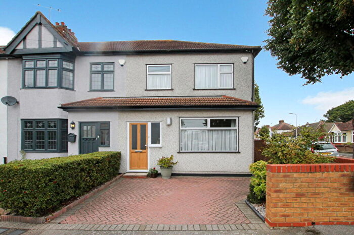 3 Bedroom End Of Terrace House For Sale In Bush Elms Road, Hornchurch, RM11