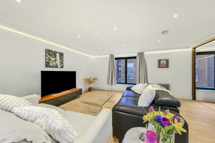 3 Bedroom Mews To Rent In St James's Terrace Mews, NW8