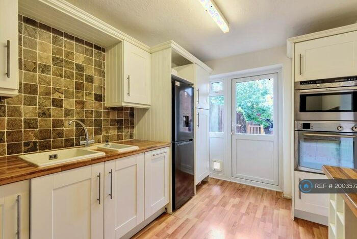 2 Bedroom Bungalow To Rent In Barnfield Road, Kent, BR5