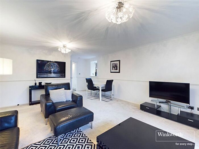 3 Bedroom Flat To Rent In Caversham Wharf, Waterman Place, Reading, Berkshire, RG1