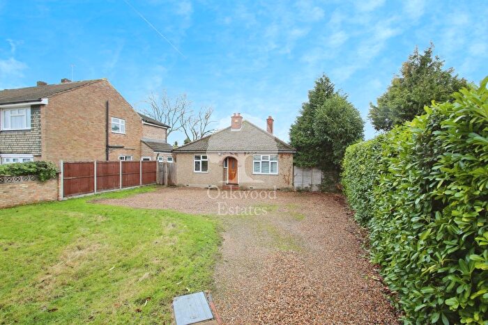 3 Bedroom Bungalow To Rent In Langley Park Road, Iver, SL0