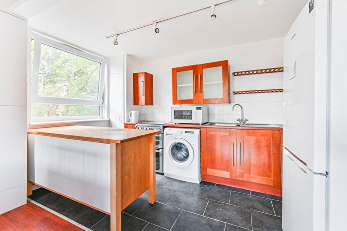 2 Bedroom Flat To Rent In College Road, Crystal Palace, London, SE19