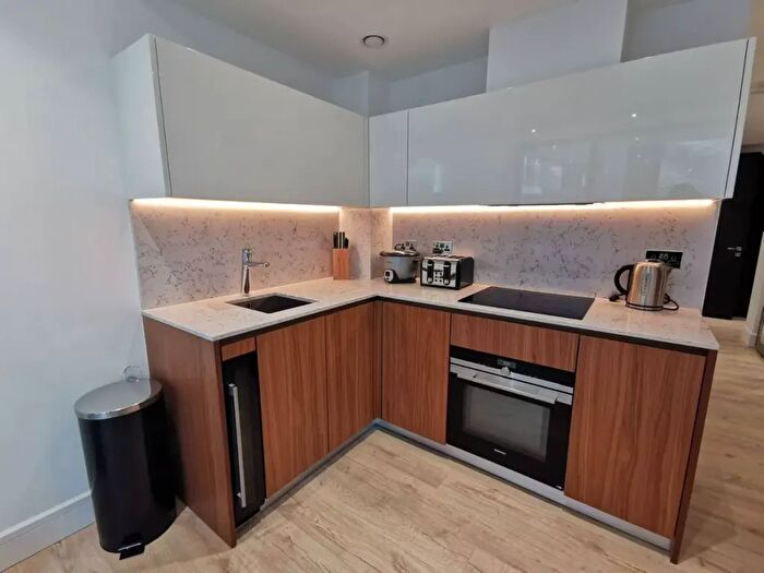 Studio For Sale In Piazza Walk, London, E1
