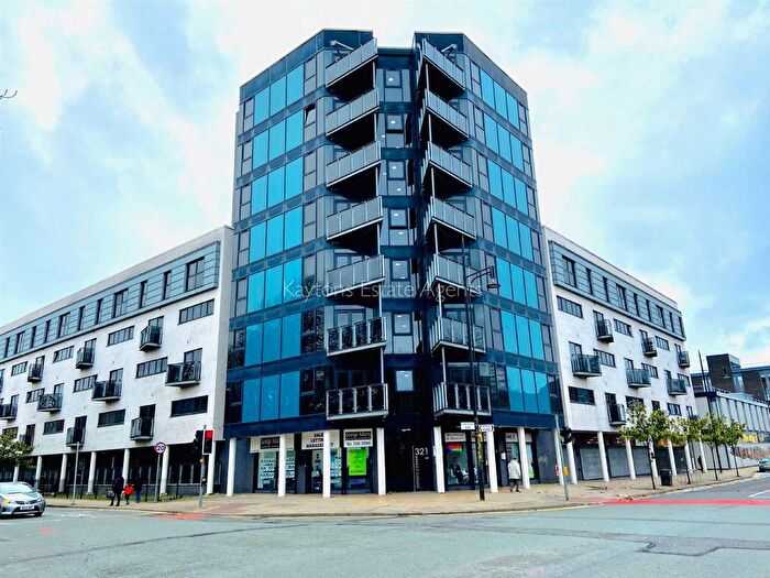 2 Bedroom Flat To Rent In Stretford Road, Hulme, Manchester, M15