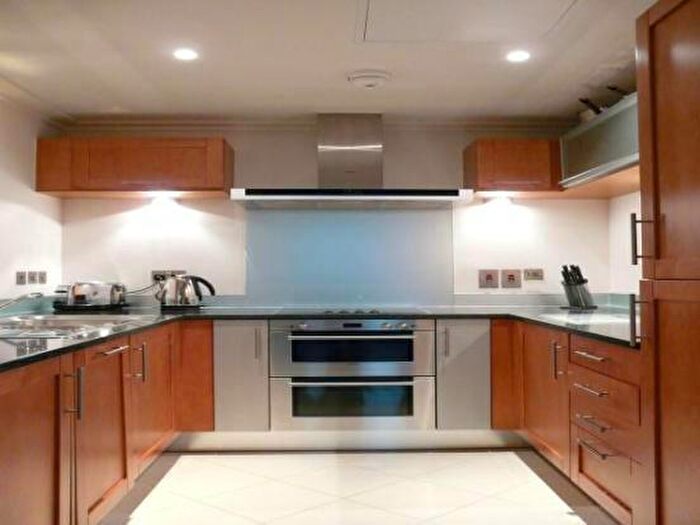 2 Bedroom Flat To Rent In Discovery Dock East, South Quay Square, South Quay, Canary Wharf, London, E14