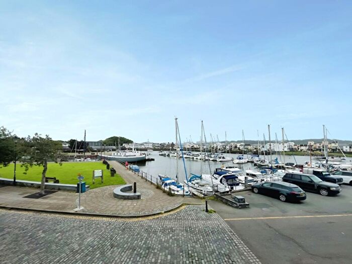 2 Bedroom Flat For Sale In Porthmadog, LL49