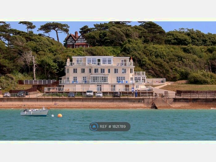 3 Bedroom Flat To Rent In Pilots Point, Totland Bay, PO39