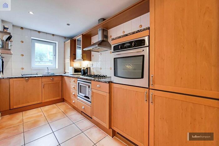 2 Bedroom Flat To Rent In Woodland Crescent, Canada Water, London, SE16