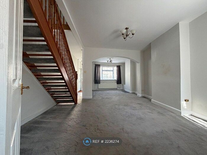 3 Bedroom Terraced House To Rent In Castle St, Queenborough, ME11