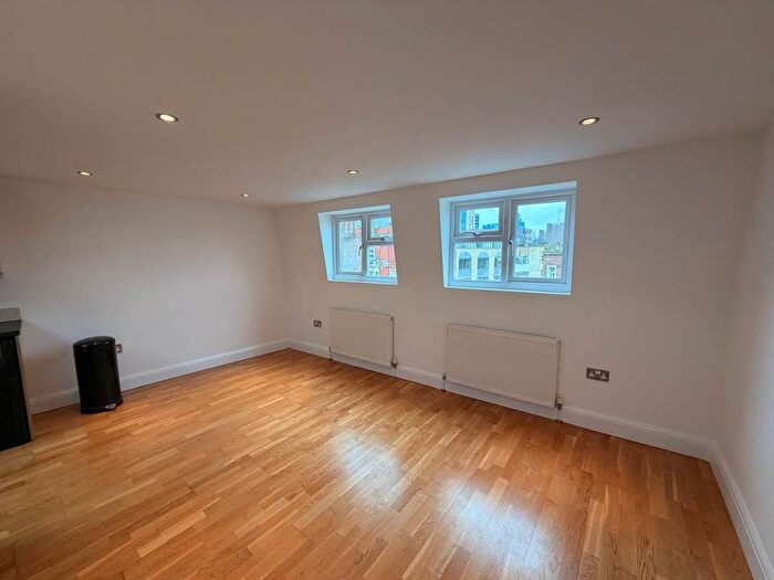 3 Bedroom Flat To Rent In Blackheath Road, London, SE10